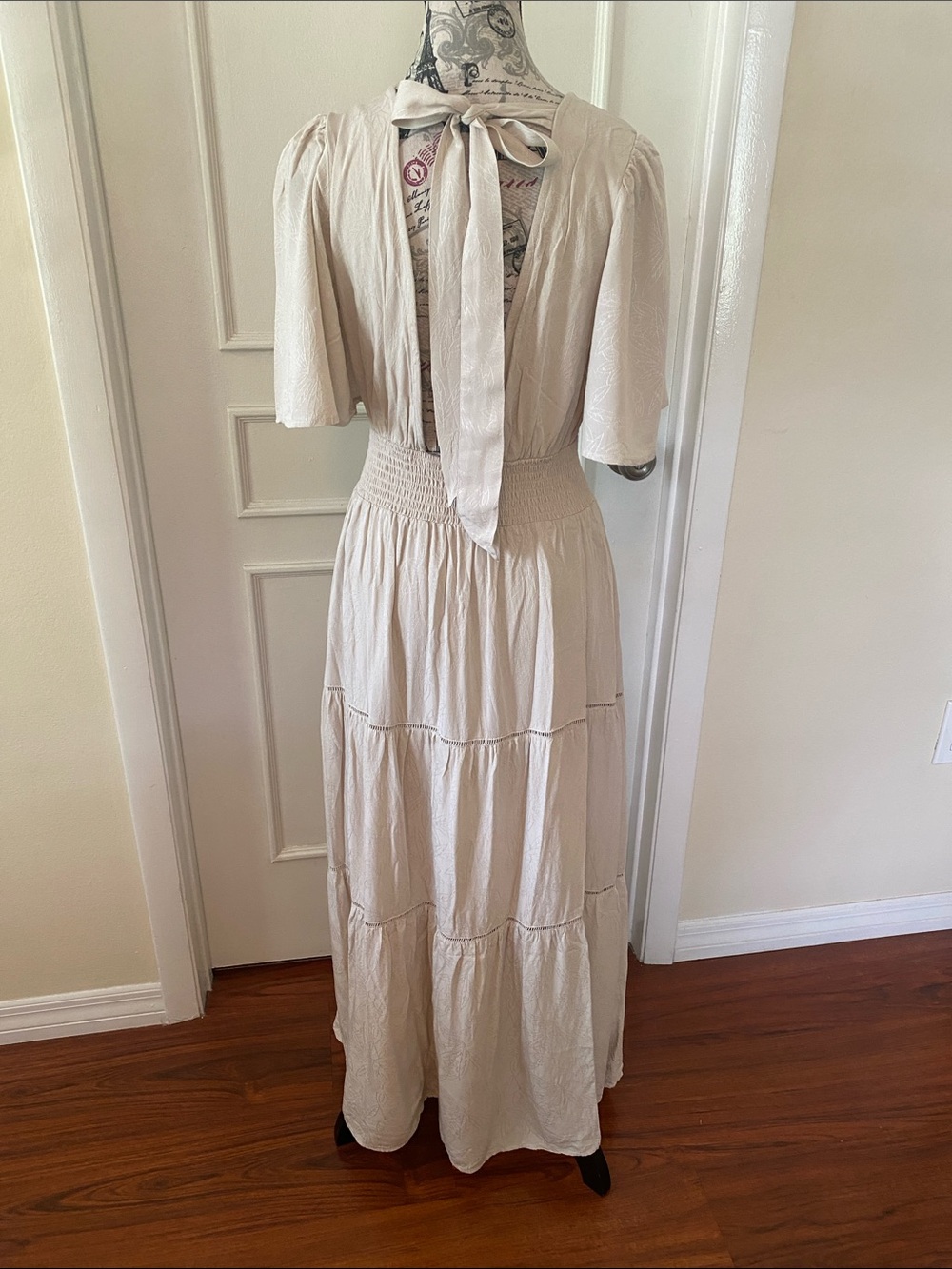 LoveStitch Ivory Beige Floral Jacquard Tie-Back Smocked Maxi Dress M - Picture 6 of 16